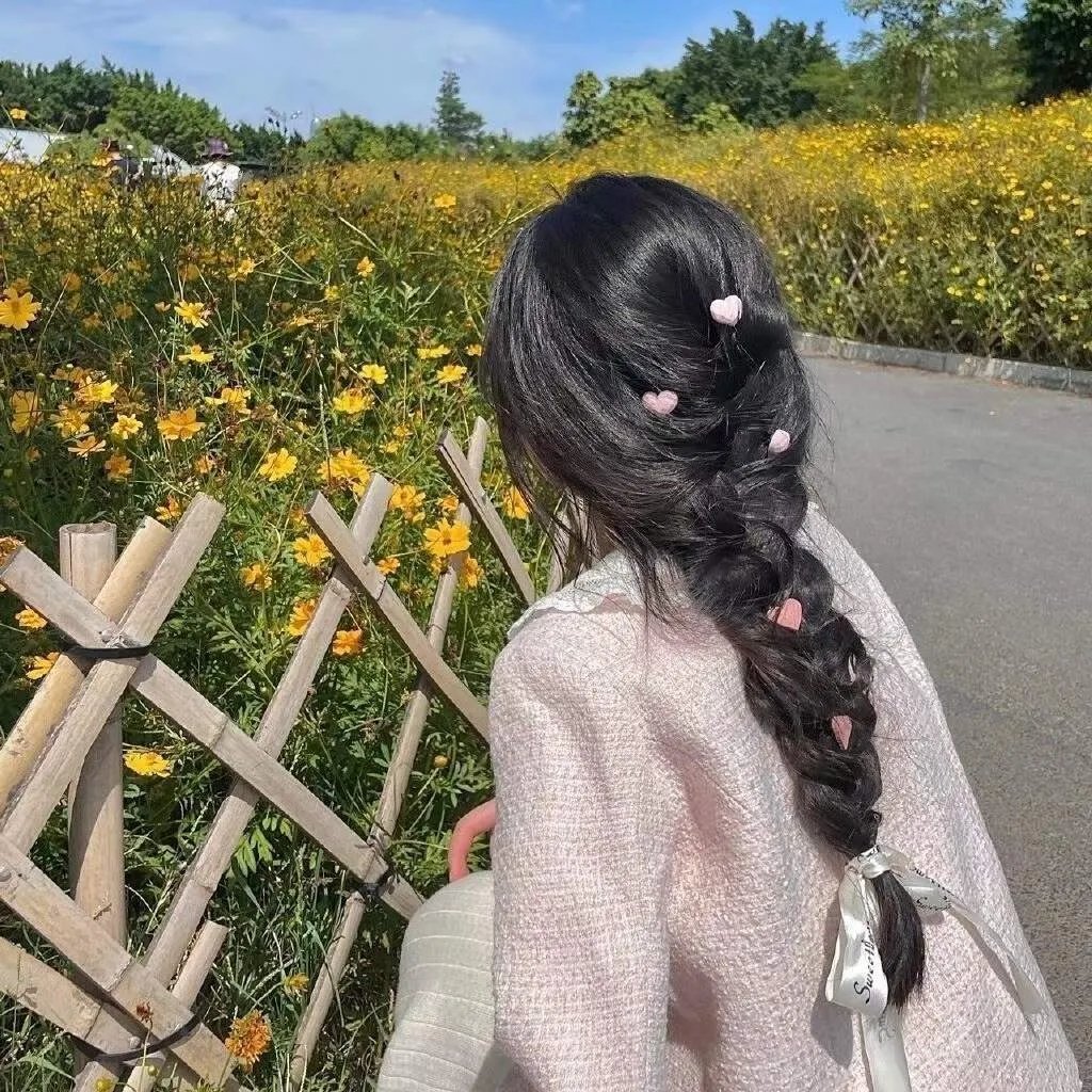 龙纹身的女孩
